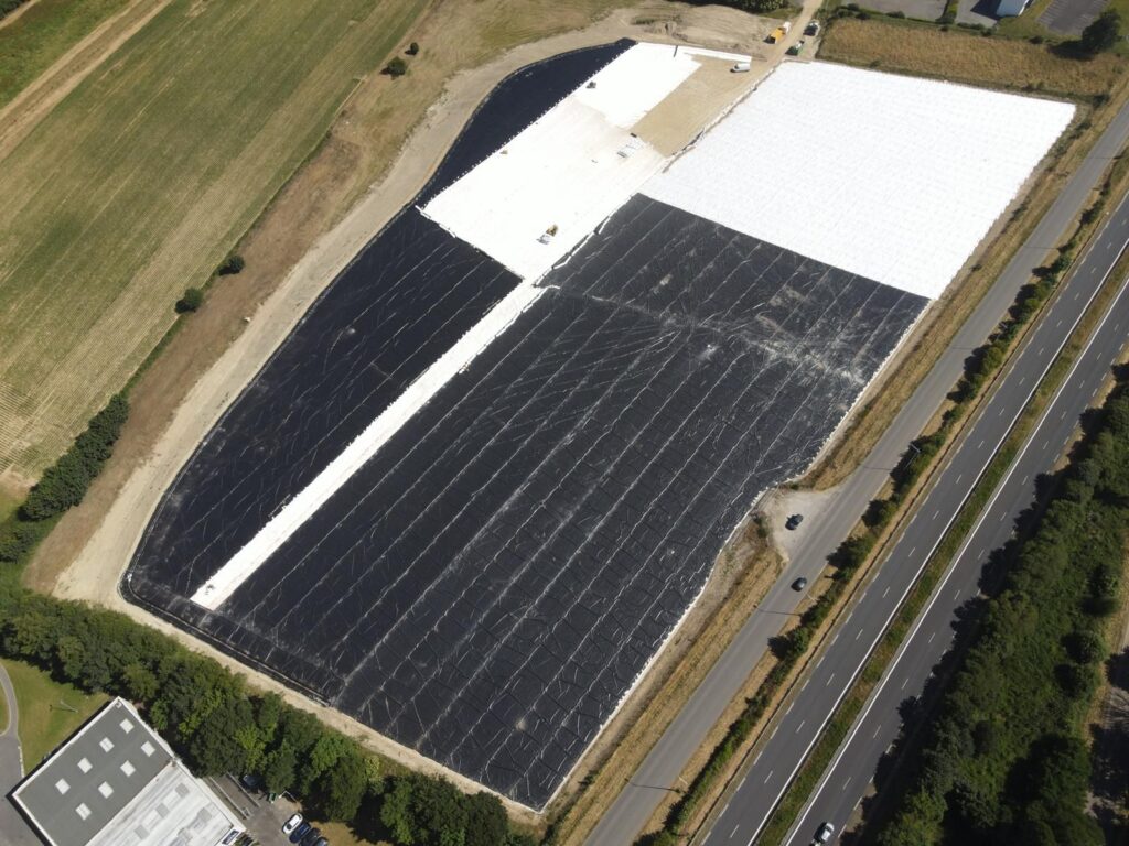 confinement terres polluées avec étanchéité par géomembrane sur site pollué à Loudeac 5